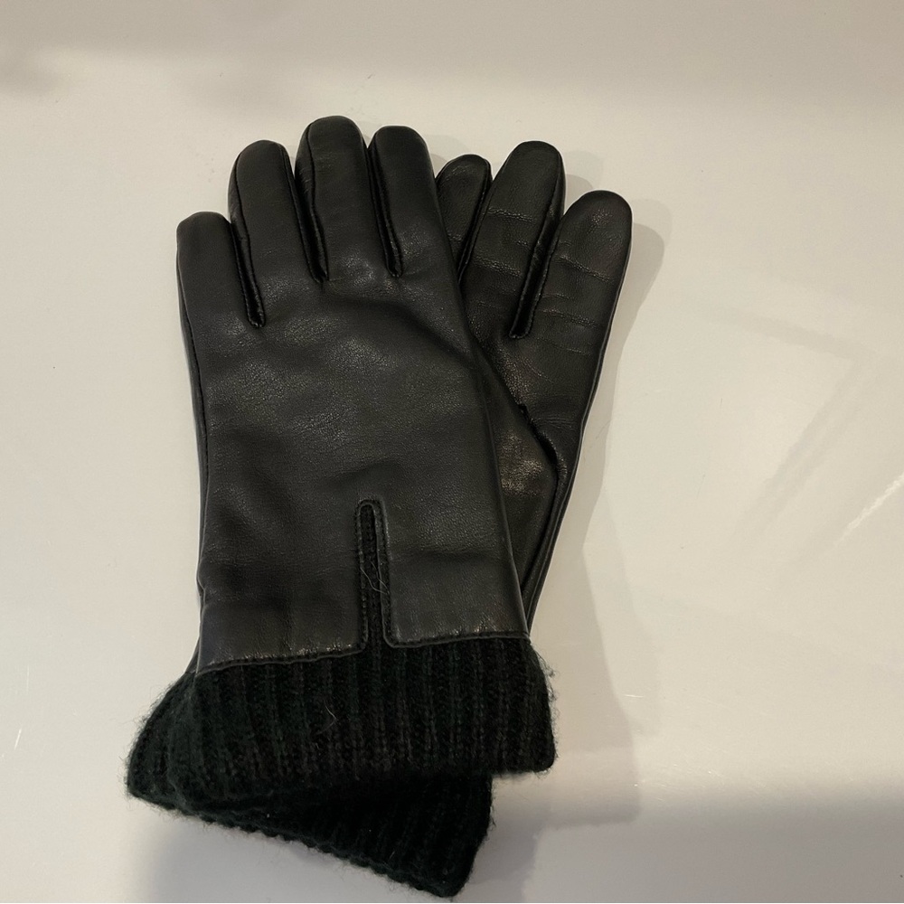 Women’s Black Leather Winter Gloves with Ribbed Knit Cuffs and Fleece Lining